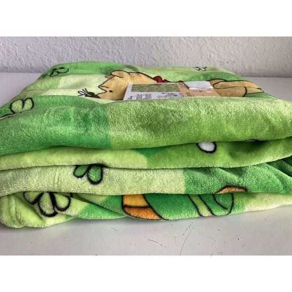 Disney Winnie The Pooh St Patrick’s Day Green Clovers Bees Throw Blanket 50 X 70 - Picture 8 of 14